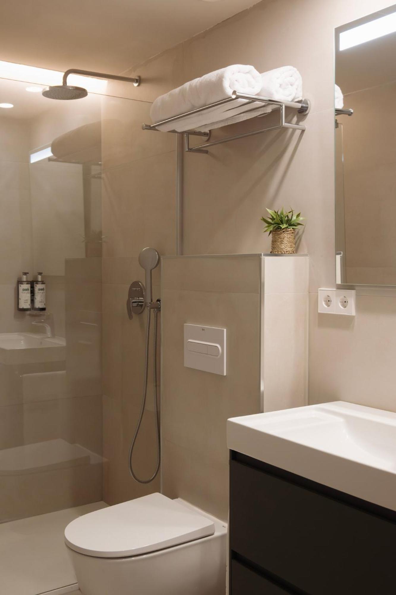 Apartamentos Joaquin Costa Santander Eksteriør billede